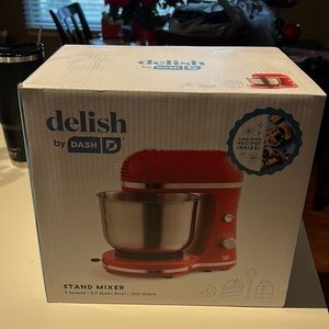 Delish by Dash 3.5 qt stand mixer, 5 speeds, red